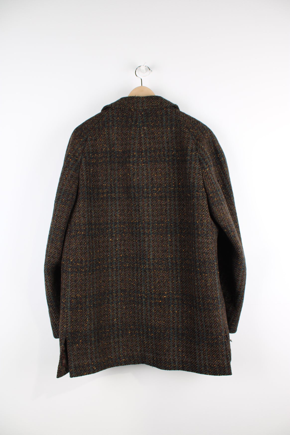 Vintage Aquascutum wool overcoat, button up, has a quilted lining, and side pockets.