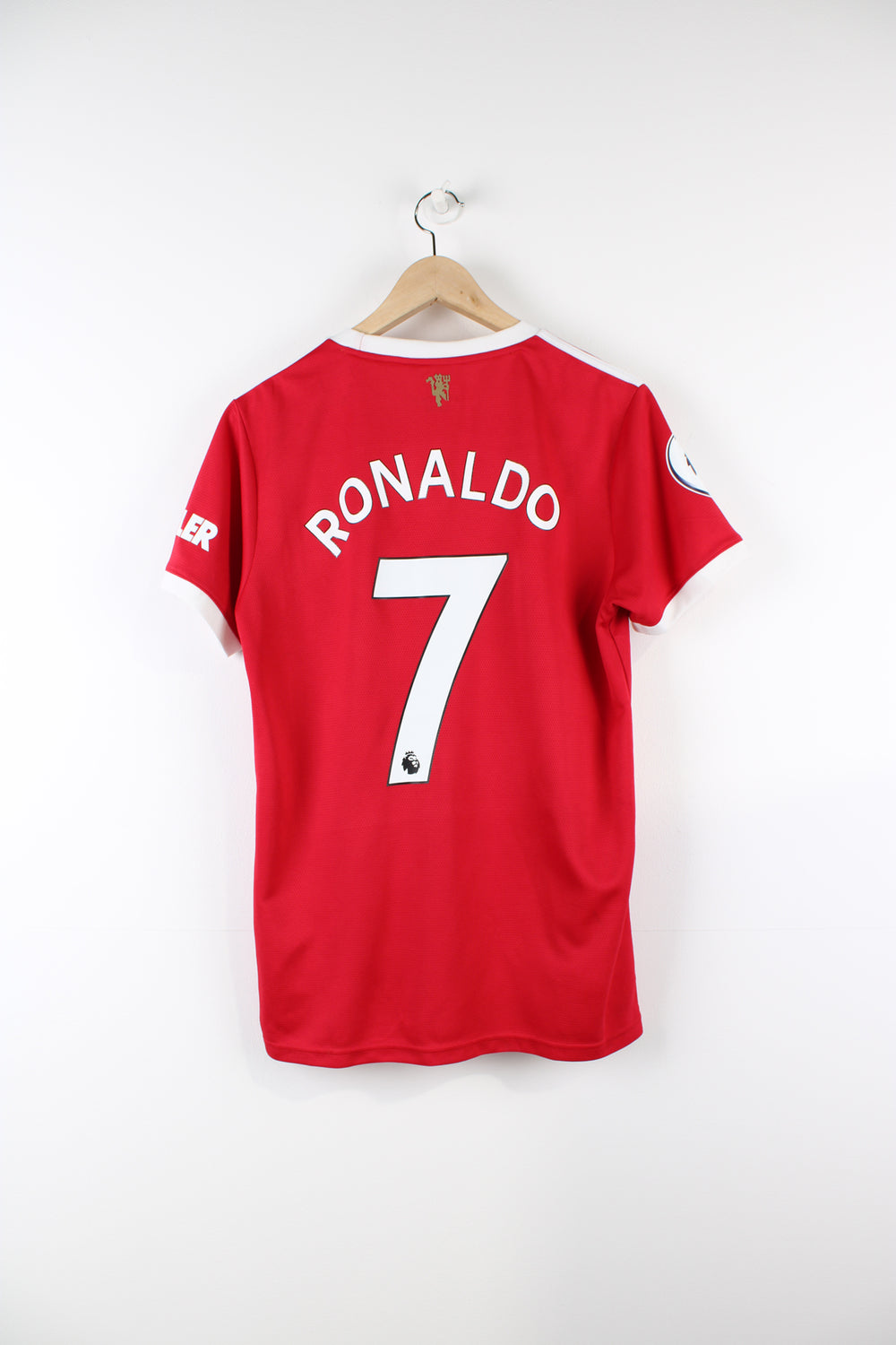 Manchester United 2021/22 home football shirt with Ronaldo number 7 on the back, has embroidered logos on the front and Premier League badge printed on the sleeve.