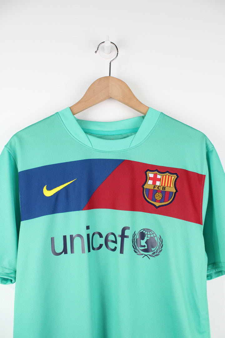 Barcelona 2010/11, Nike Away Football Kit in a green colourway, David Villa number 7 printed on the back, and has logos embroidered on the front.