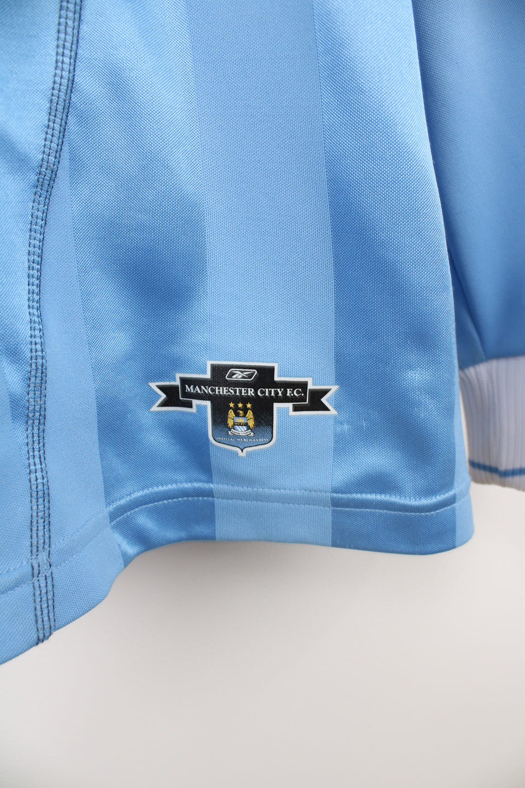 Manchester City 2003/04, Reebok Long Sleeved Football Kit in a blue colourway, and has logos embroidered on the front.