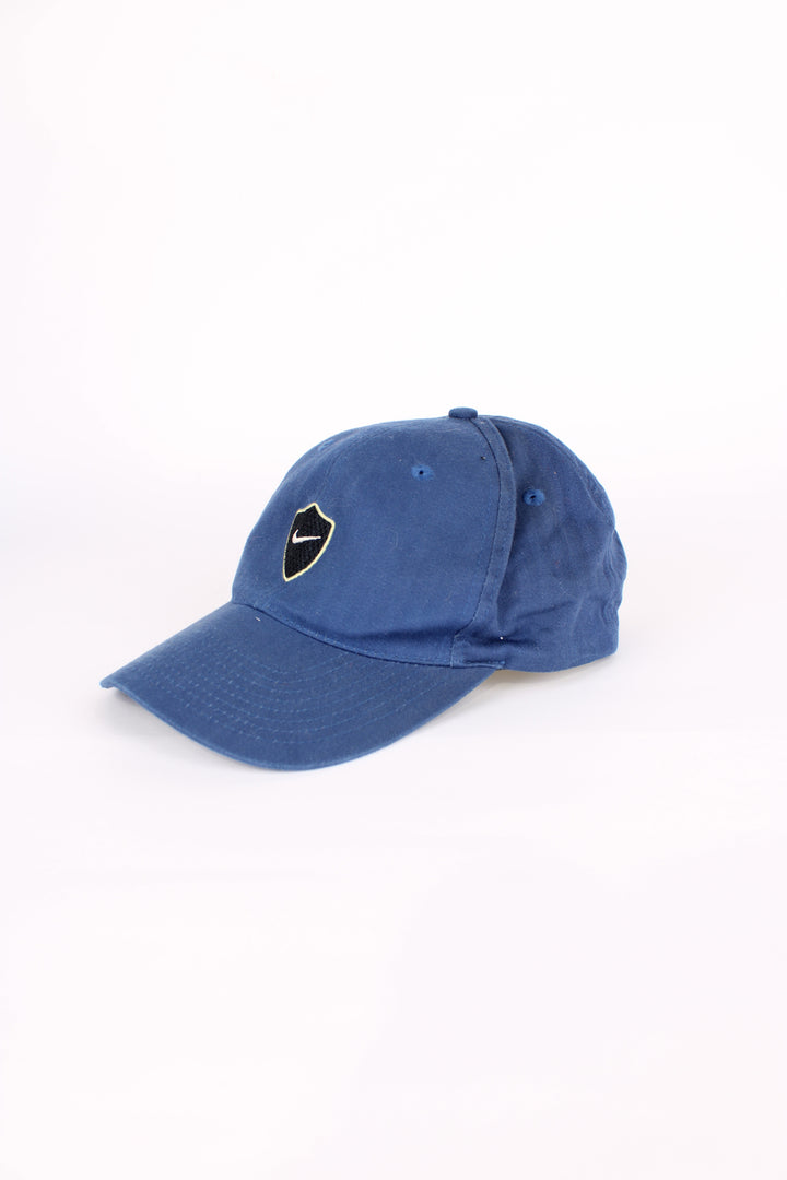 90's Nike cap in blue, 100% cotton, adjustable strap, and embroidered logo on the front. 