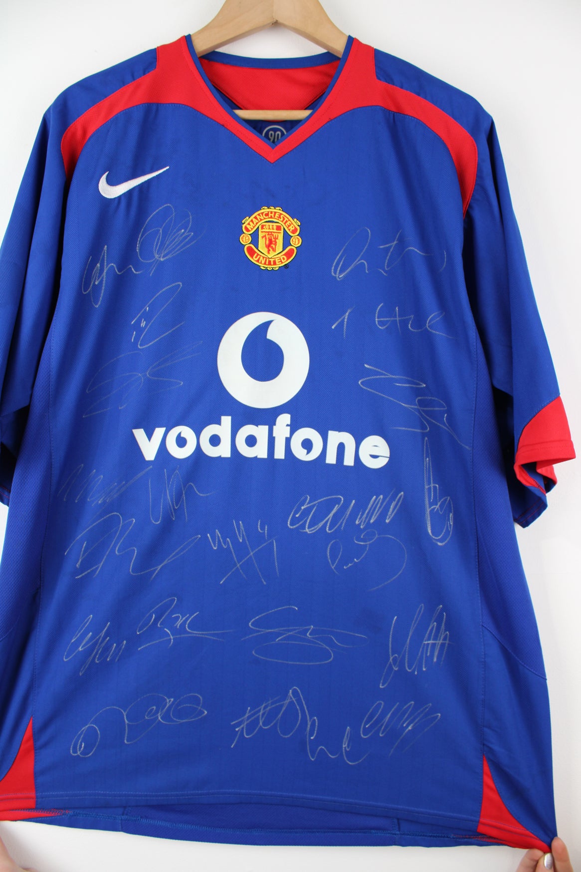 Manchester United 2005 06 Signed Football Shirt VintageFolk