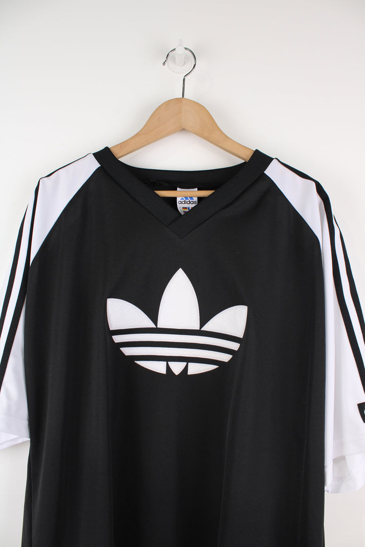 Adidas Training T-Shirt in a black and white colourway, V-neck, 3 stripes going down the sleeves, and big embroidered logo on the front.