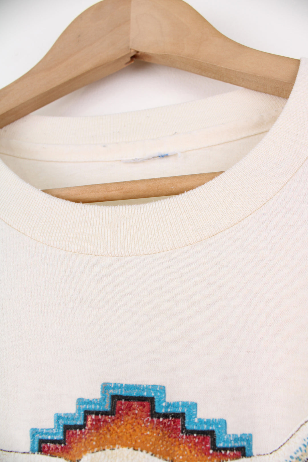 Vintage Arizona single stitch t-shirt in cream, features cow skull graphic on the front 