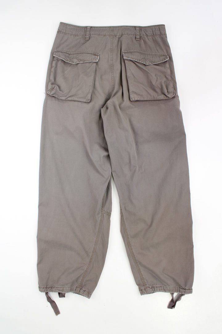 Y2k Bench green/ khaki cargo trousers. Feature printed Bench logo on the front pocket. good condition Size in Label: 32 R - Measures like a womens XL