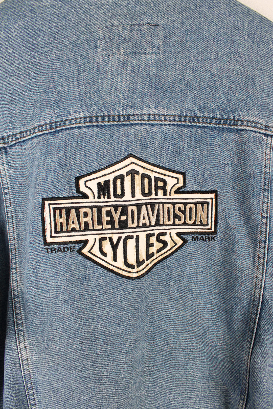 Vintage 90's Harley Davidson blue denim jacket, button up with multiple pockets and has big embroidered logo on the back.