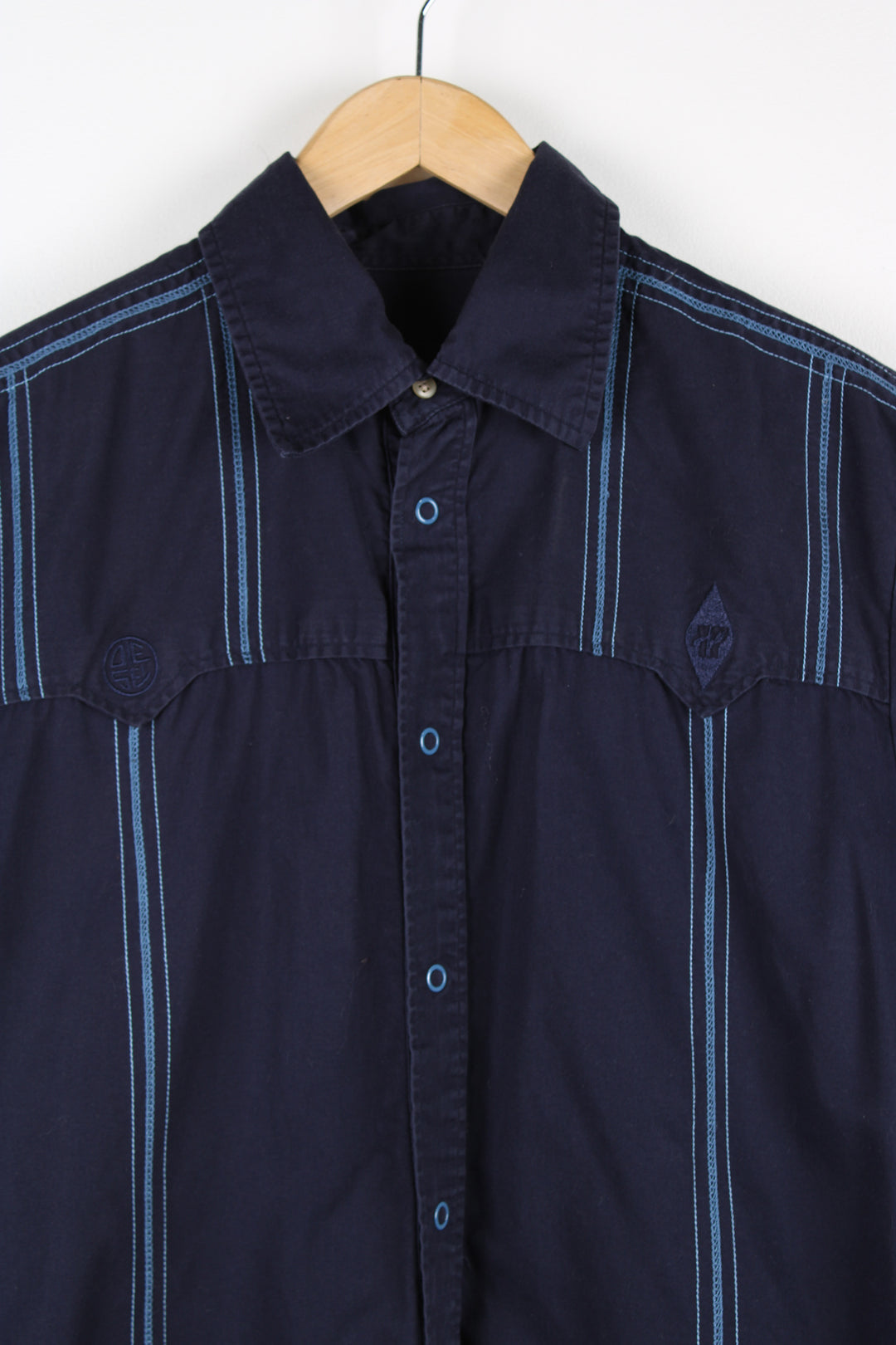 00's navy blue Diesel cotton button up shirt, features embroidered striped detailing and logo on the chest