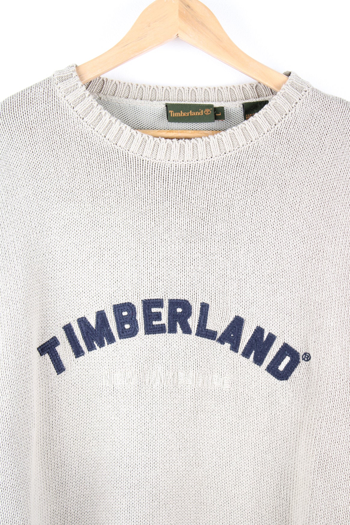 Vintage Timberland tan knitted jumper with embroidered logo on the chest in navy blue. 100% cotton. good condition  Size in Label:  L