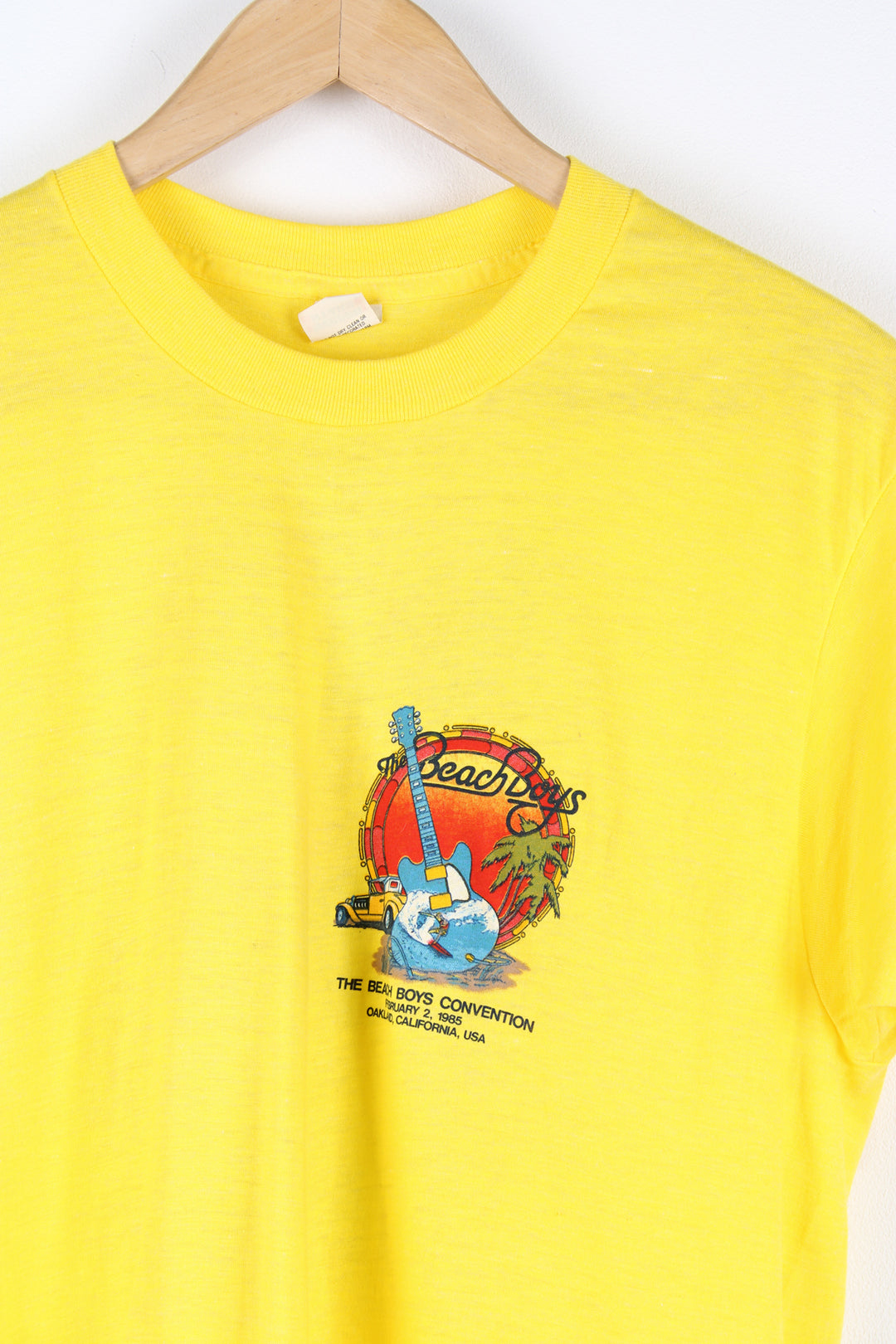 Vintage 1985 yellow Beach Boys convention t-shirt. Single stitch with design on the front and back. good condition  Size in Label:  Slim fit XL