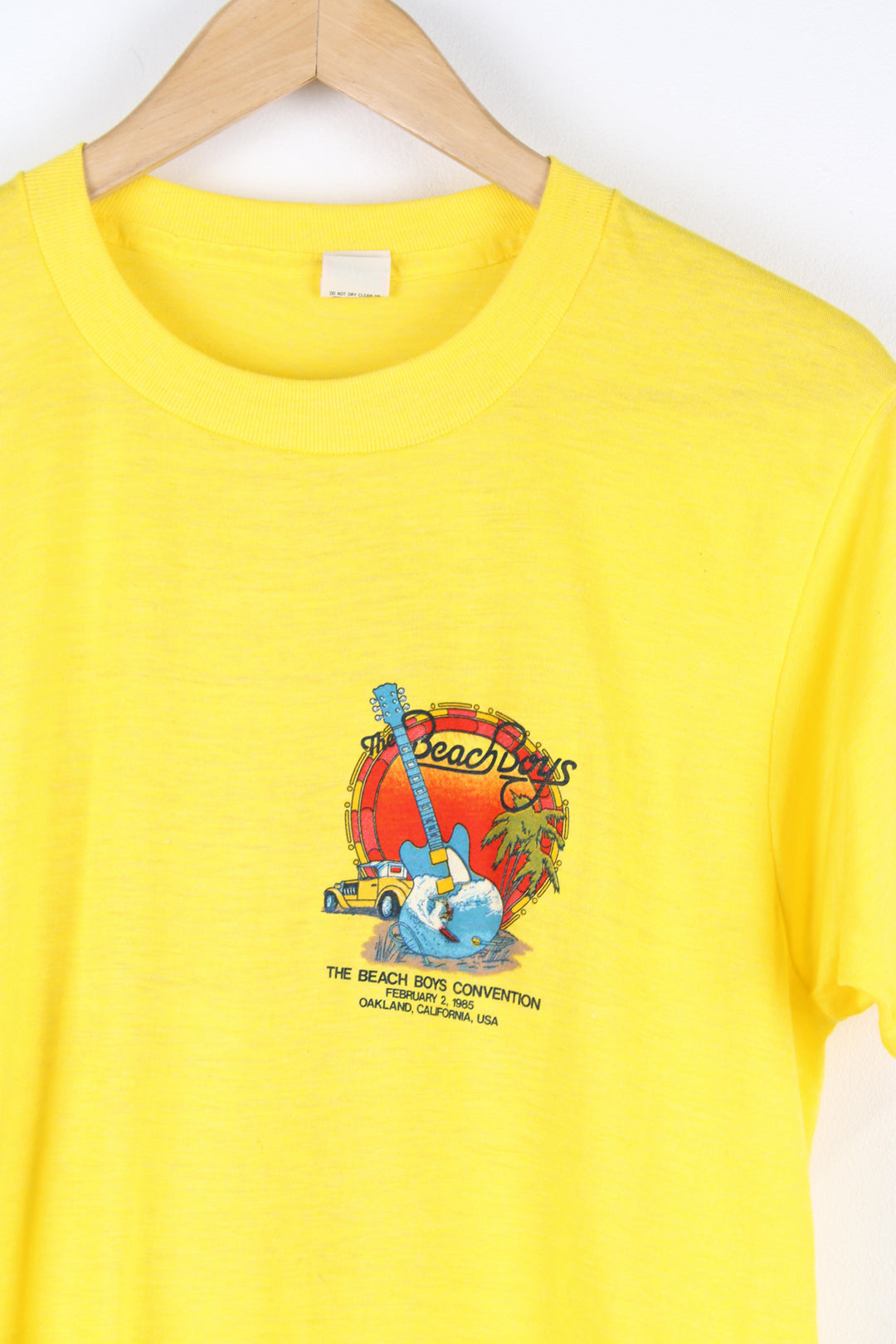 Vintage 1985 yellow Beach Boys convention t-shirt. Single stitch with design on the front and back.  good condition  Size in Label:  Slim fit L