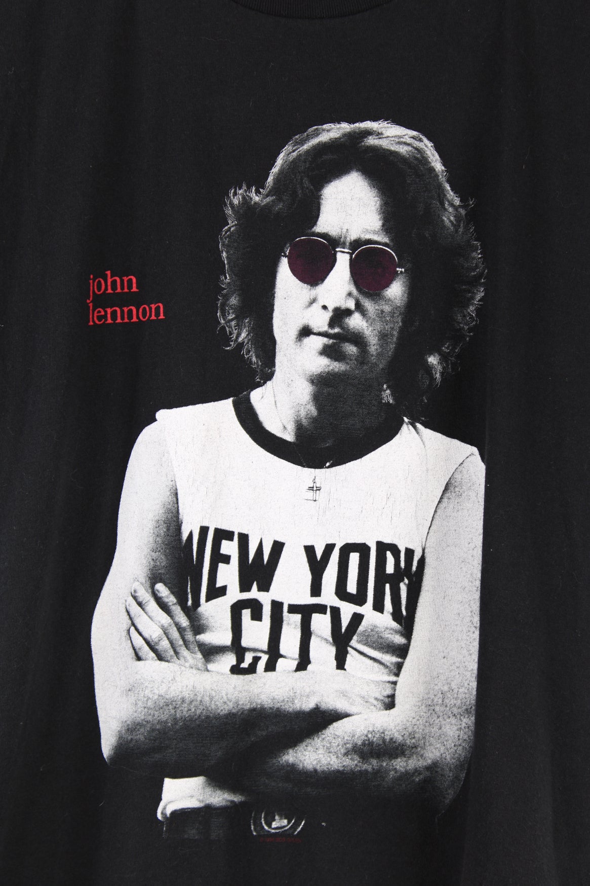 Vintage 1996 John Lennon t-shirt with single stitch hem. Features print on  the front and the back.  good condition  Size in Label:   Mens S - Measures more like a mens XS