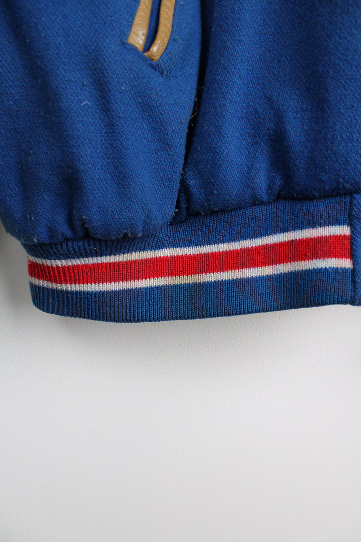 90's New York Giants varsity jacket with blue wool body and tan leather arms. Features embroidered logos on the arms and felt applique logo across the chest  good condition - Discoloration around the collar and scuffs to the leather on the arms and bobbling through out (see photos) Size in Label: Mens XL 