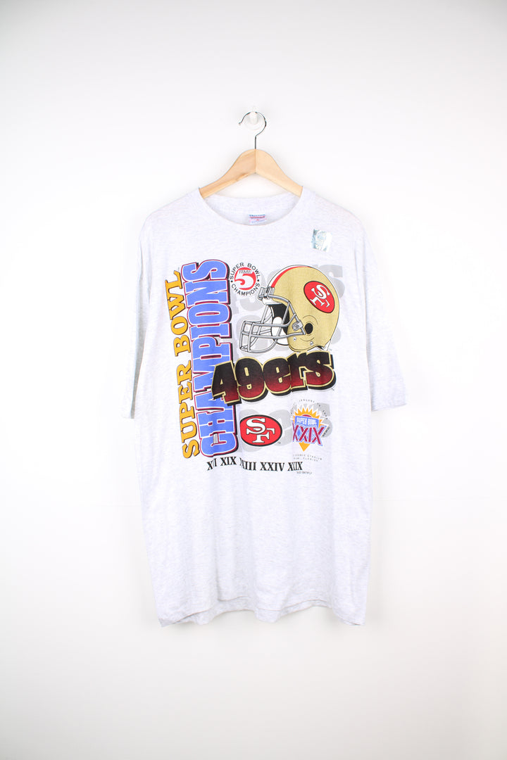 Vintage 1994 49ers grey single stitch t-shirt made by True-Fan. Features Super Bowl XXIX printed graphic on the front and holographic sticker. good condition - two faint marks on the front (see photos) Size in Label: Mens XL