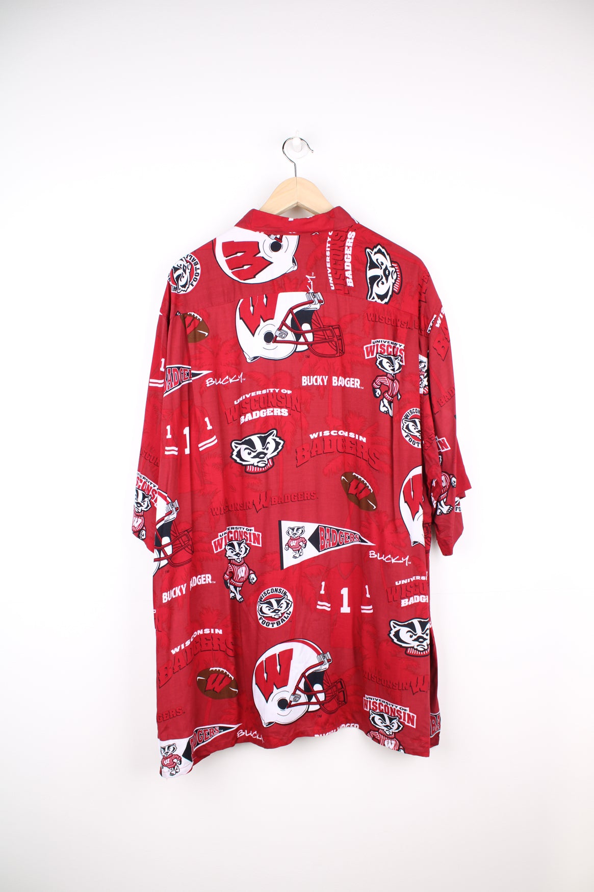 Red University of Wisconsin Badgers/ American football Hawaiian Shirt with all over print. Made by Reyn Spooner. good condition Size in Label: Mens XXL