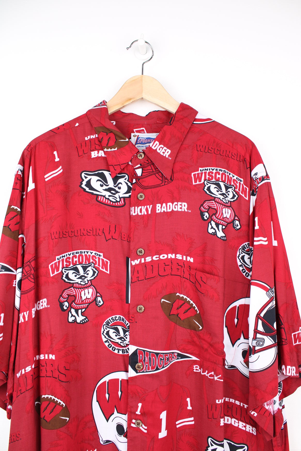 Red University of Wisconsin Badgers/ American football Hawaiian Shirt with all over print. Made by Reyn Spooner. good condition Size in Label: Mens XXL