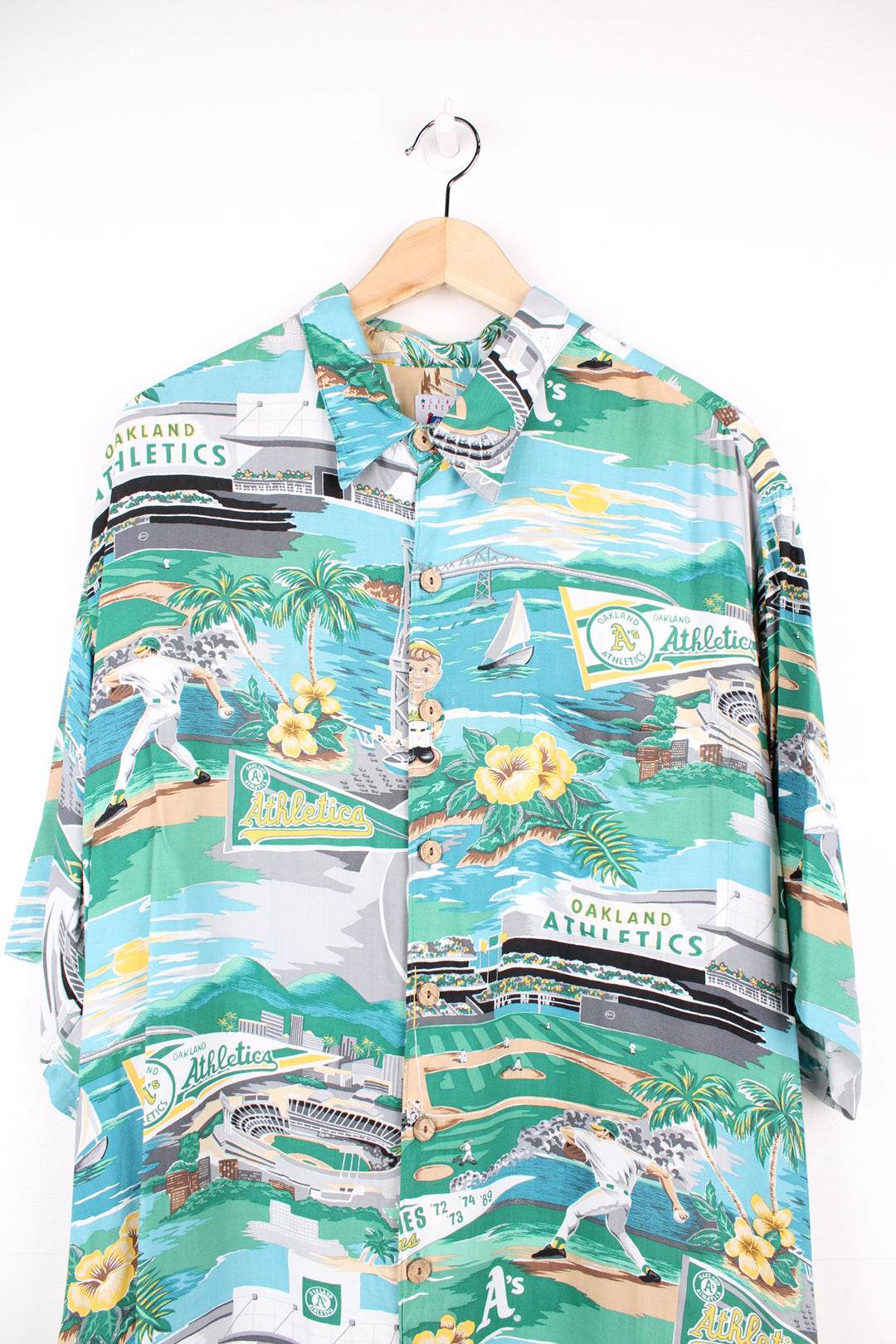 90s green Oakland Athletics A's MLB Hawaiian Shirt with all over print. Made by Reyn Spooner. good condition  Size in Label:  Mens XL