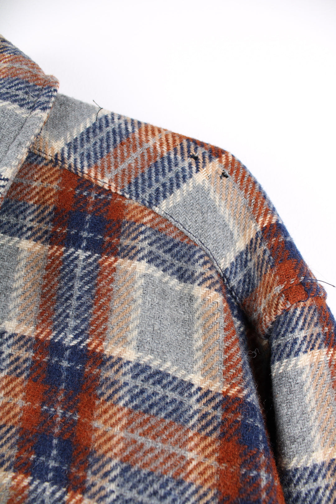 Vintage 80's Pendleton grey, brown and blue pure wool plaid over shirt, features quilted lining, chest pocket and dagger collar