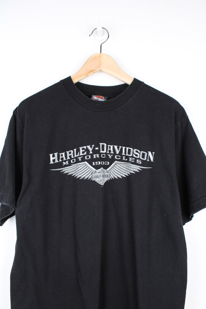 2007 Harley Davidson t-shirt in black with printed Harley logo on the front and "Sarasota, Florida" print on the back. good condition Size in Label: Mens L - Measures more like a S