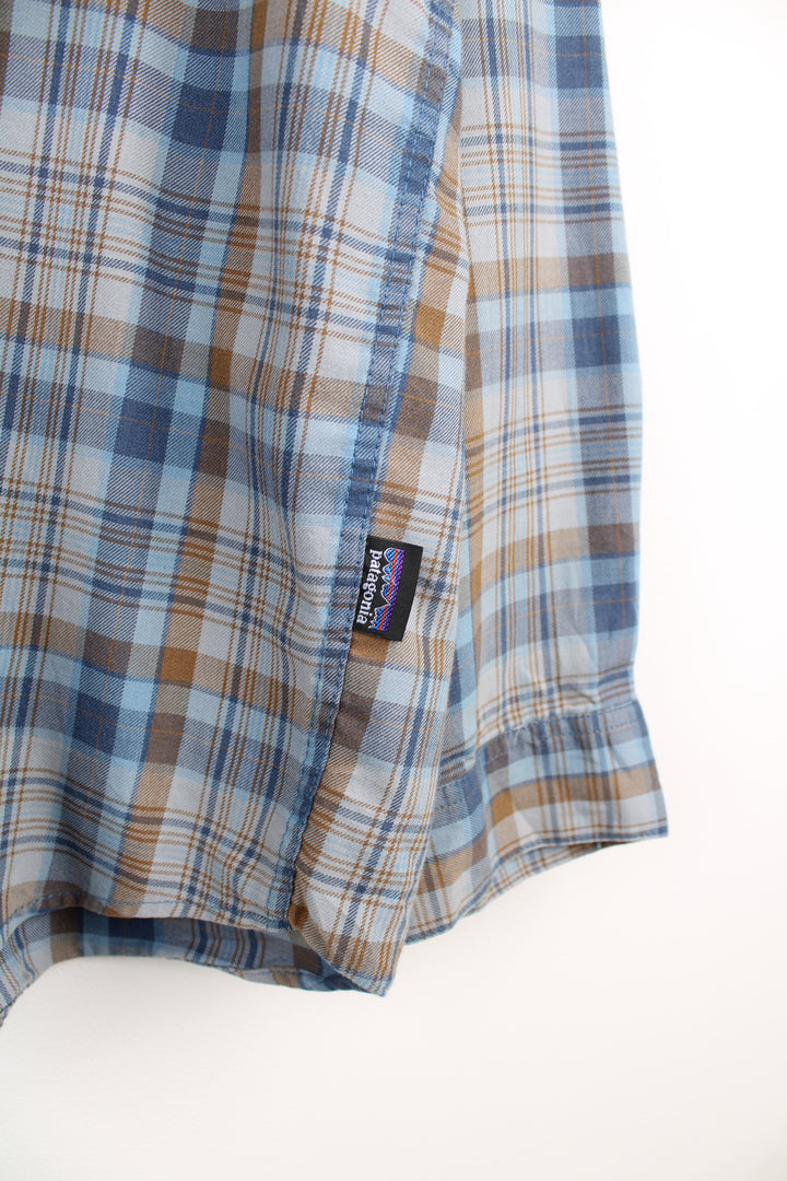 Patagonia Plaid Shirt in a blue and brown colourway, button up, double chest pockets and has the logo embroidered on the side.