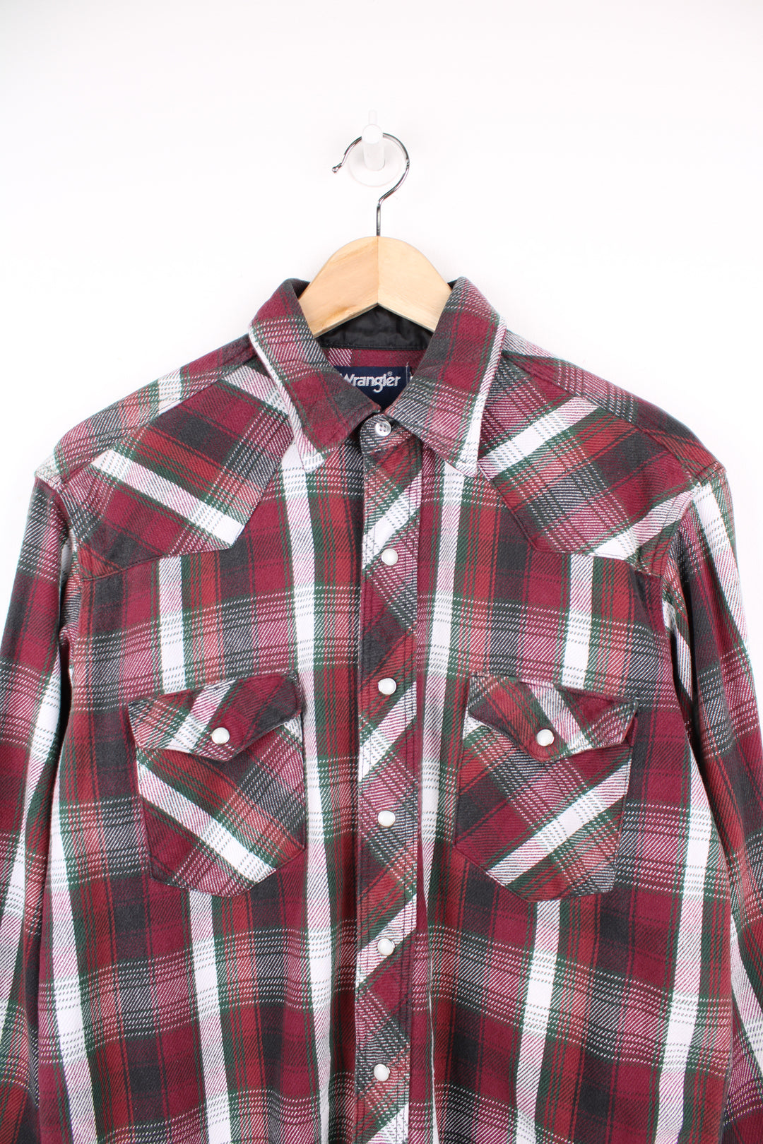 Vintage Wrangler long sleeve flannel shirt in red. The shirt is a regular fit with X-Long tail. Closes with silver popper buttons. good condition - edges have been overlocked but are slightly frayed (see photos) Size in Label: 16 1/2 - 34 - Measures like a Mens M 