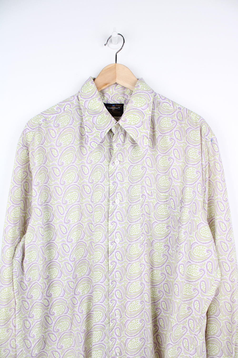 Vintage 70's long sleeve button up shirt in purple and lime green paisley pattern. Features a dagger collar. good condition Size in Label: XL 17/ 17 Measures like a mens XL