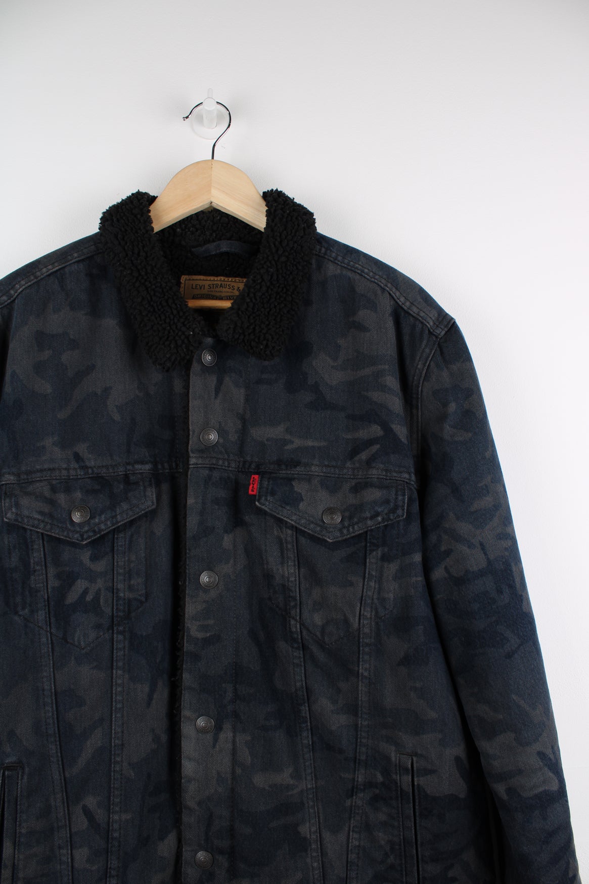 Levi's camo sherpa sale jacket