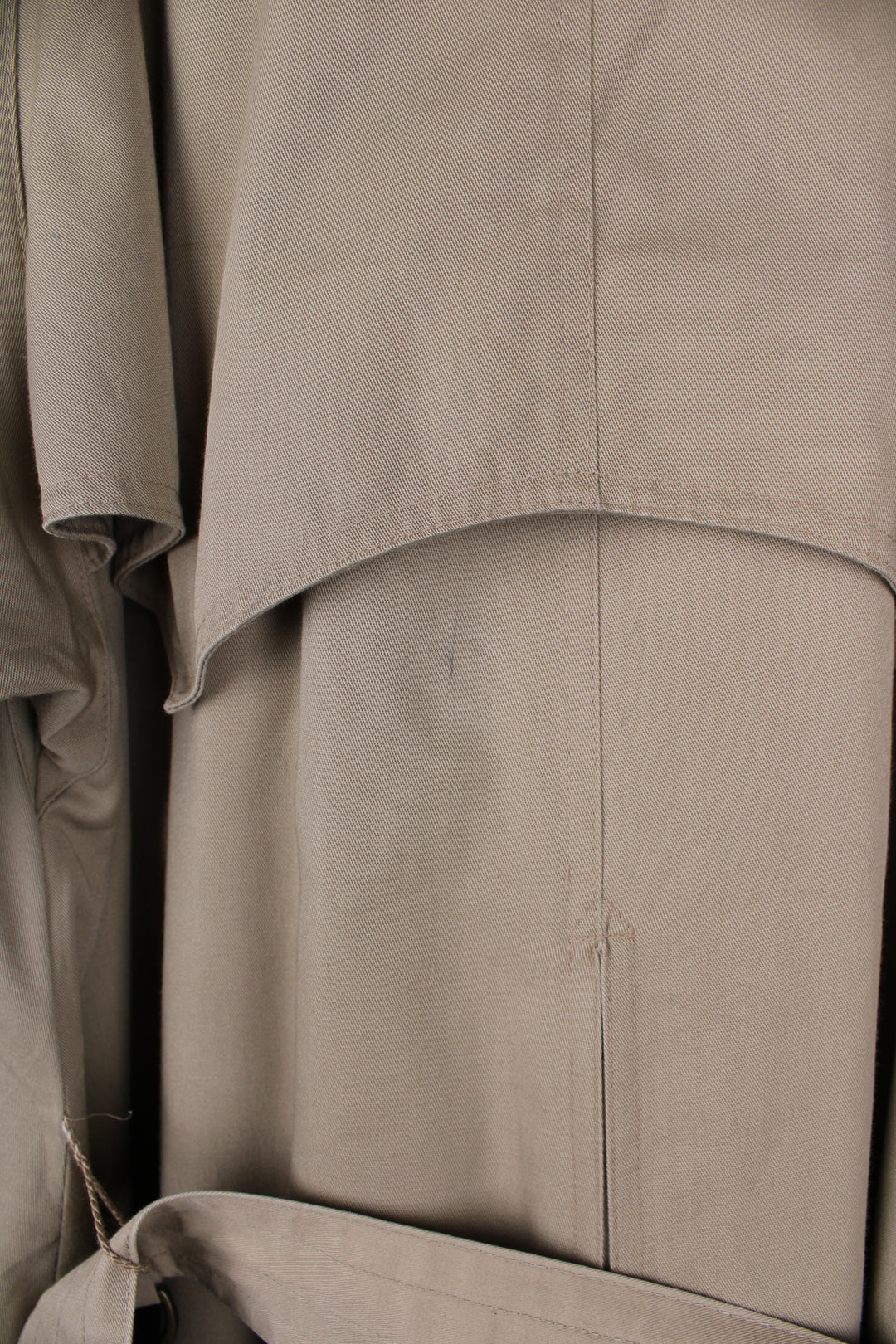 Vintage Aquascutum cream button up trench coat with belt   good condition - some light marks on the back (see images)  Size on Label:  8 - Mens size L