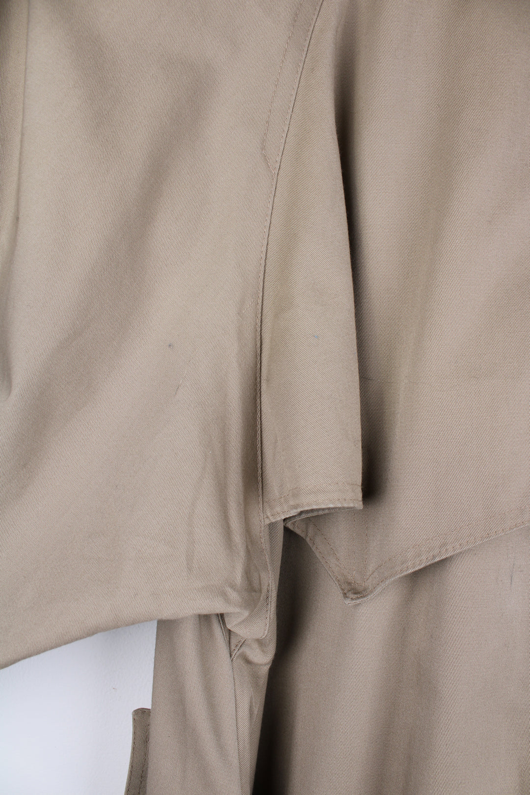 Vintage Aquascutum cream button up trench coat with belt   good condition - some light marks on the back (see images)  Size on Label:  8 - Mens size L