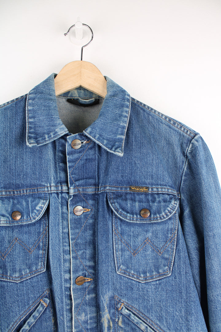 Vintage 1980's Wrangler blue denim button up trucker jacket with signature logo on the pocket 