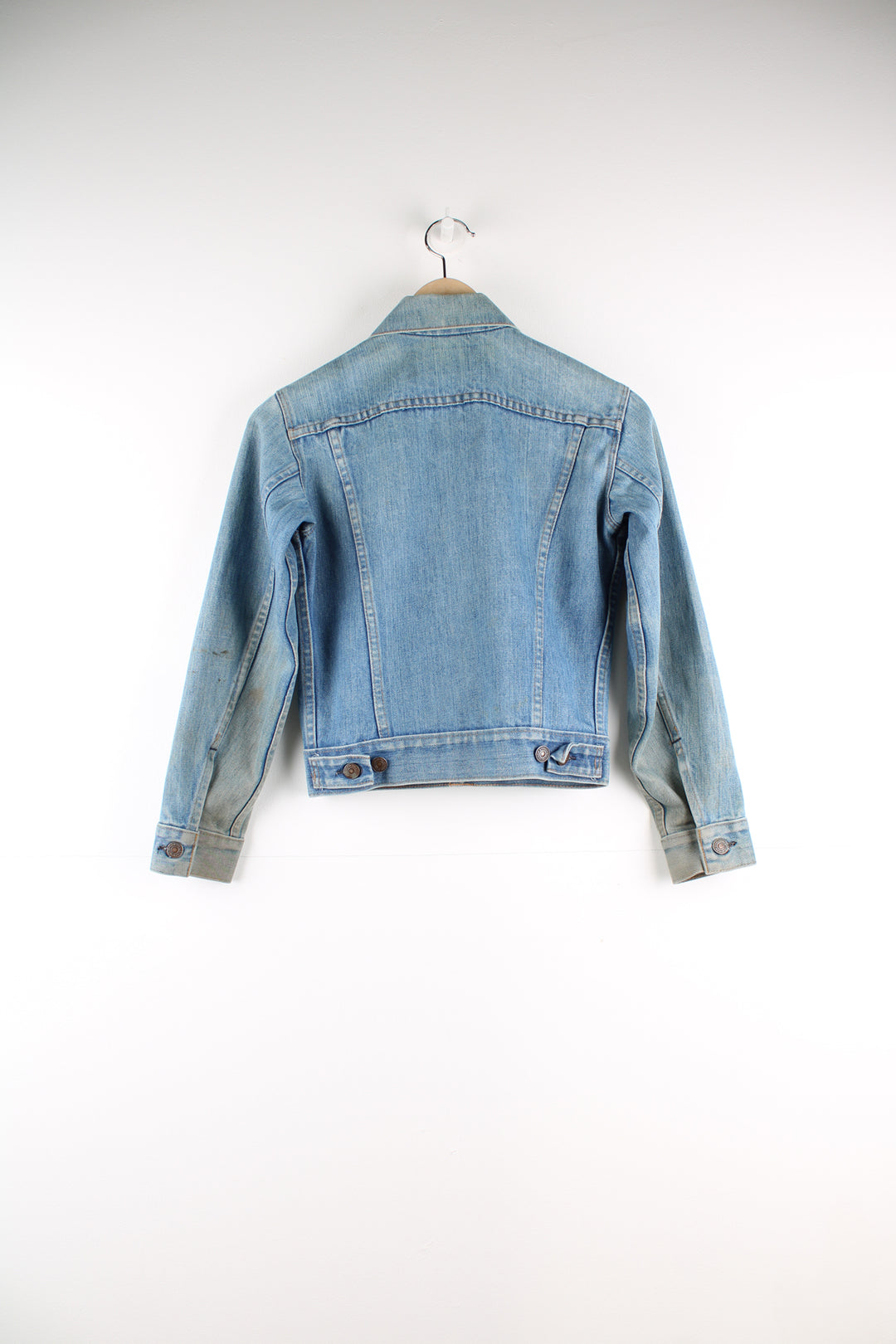 Vintage 1970s Levi Strauss orange tab light wash cropped denim trucker jacket with pockets 