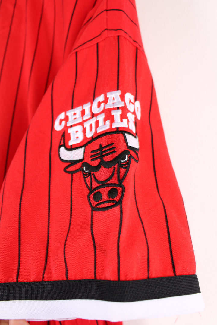 Chicago Bulls baseball style jersey, made by starter. Features red and black striped pattern, embroidered Starter, Chicago Bulls and NBA logo on the arms and applique "Bulls" on the front.   good condition - small pull in the front on the B and small mark on the arm (see photos).  Size in Label:  Mens XL