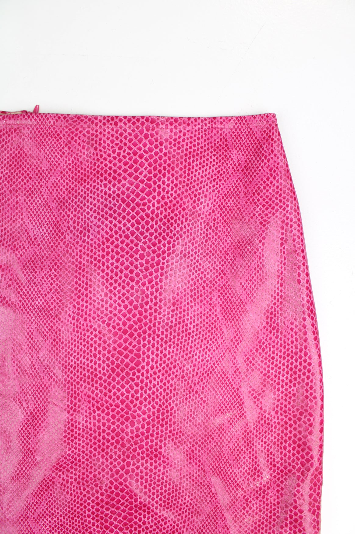 Vintage Y2K hot pink snake print pleather mini skirt. Could be worn mid or low rise depending on measurements. Made by Pilot.  good condition  Size in label:   Womens size 10 (M)