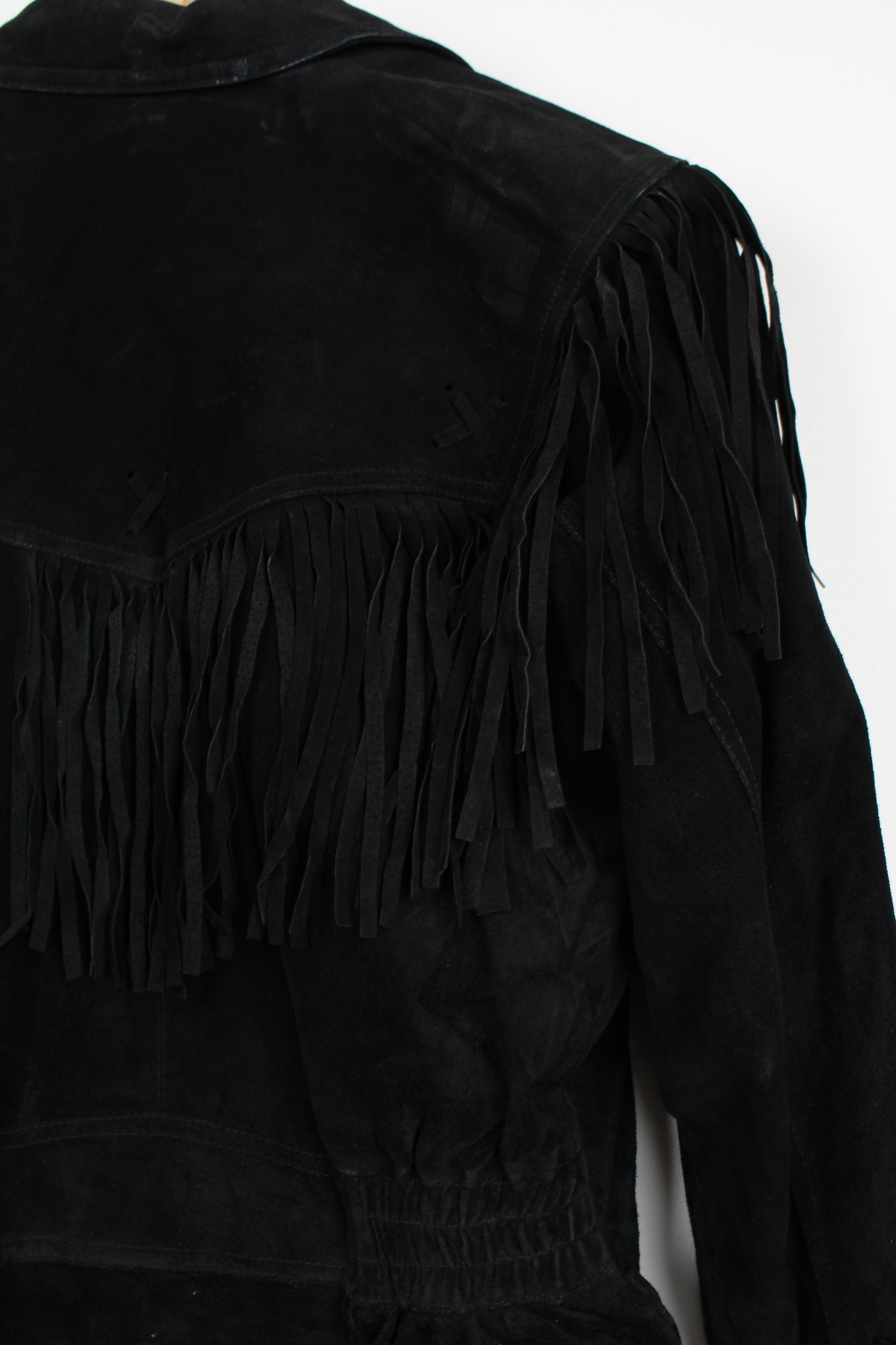 Vintage black cropped suede fringe jacket features three popper buttons at the front