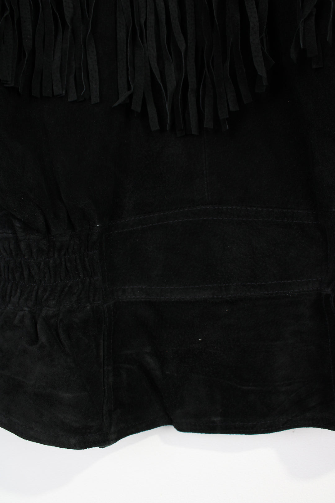 Vintage black cropped suede fringe jacket features three popper buttons at the front