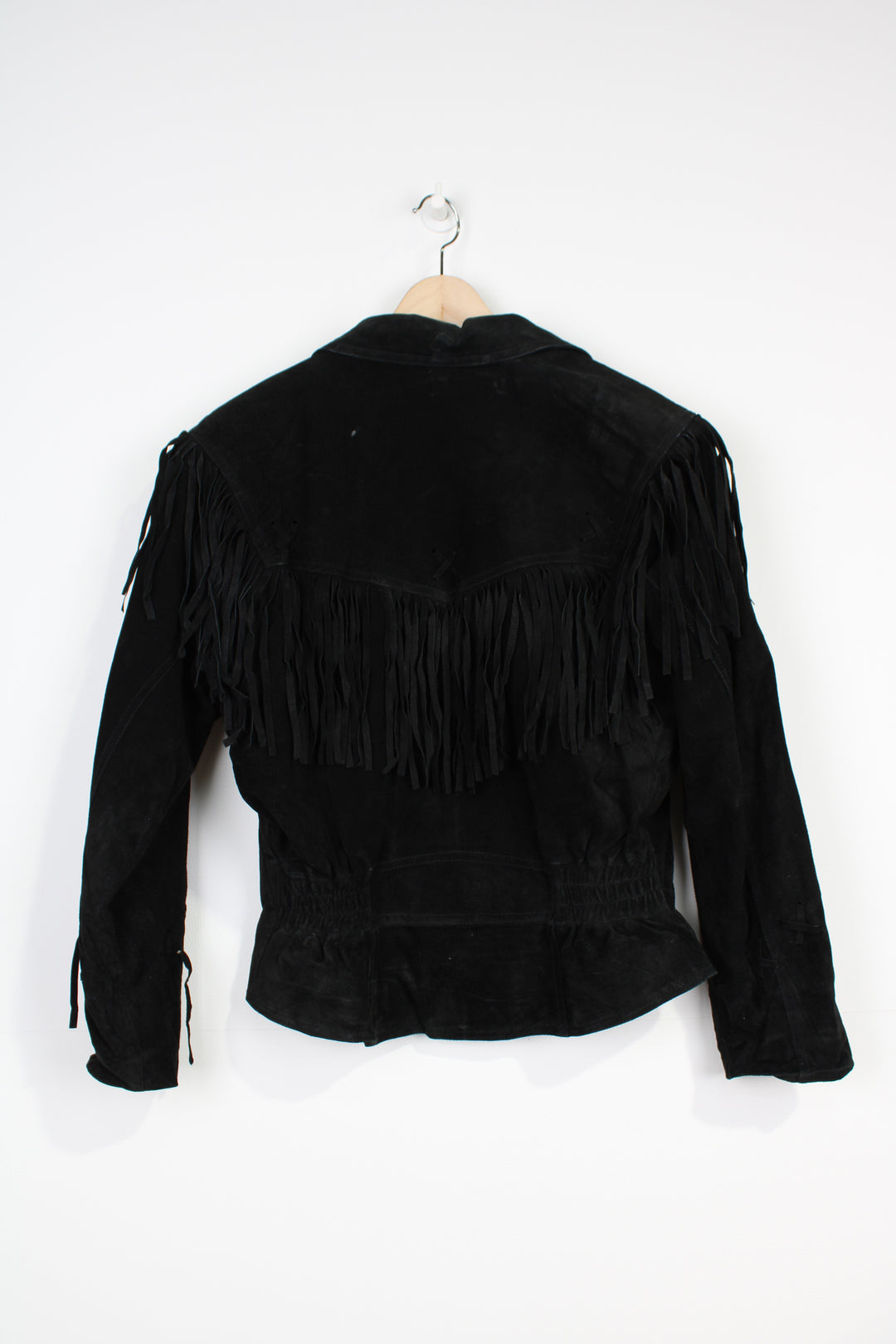 Vintage black cropped suede fringe jacket features three popper buttons at the front