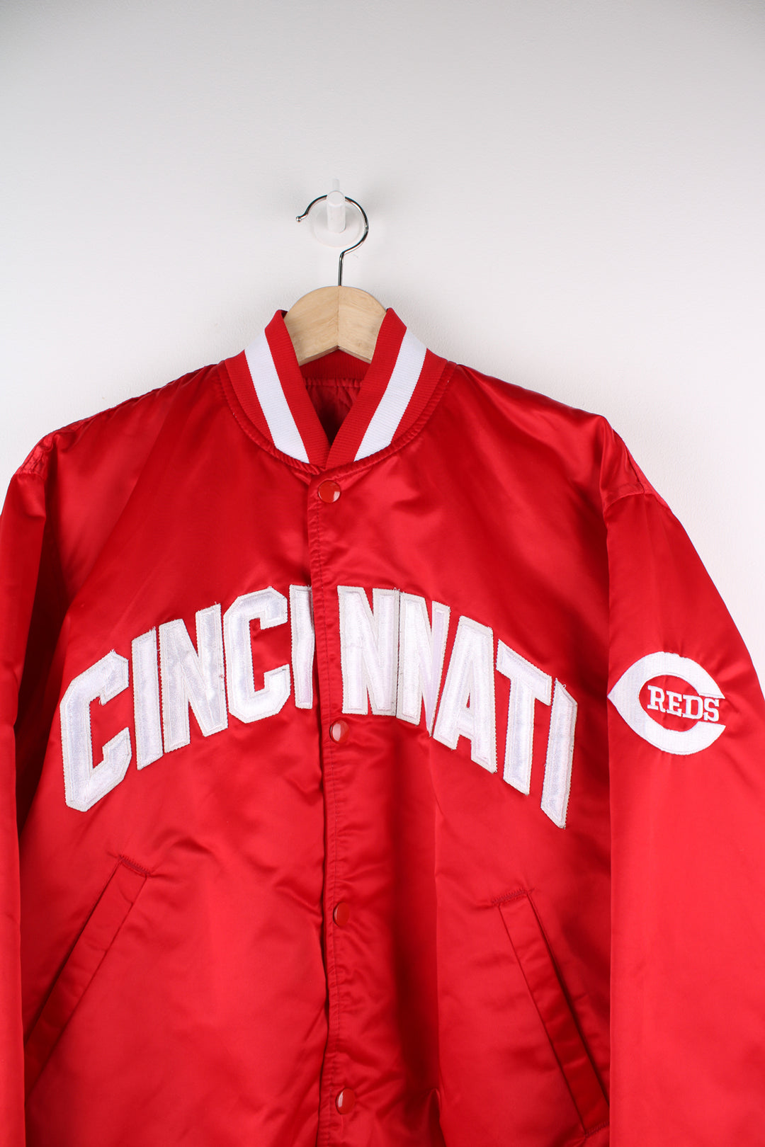 Vintage 90's Starter MLB Cincinnati Reds varsity jacket. Red satin jacket with applique "Cincinnati" on the chest and logo on the arm. good condition - small mark on cuff Size in Label: Mens L