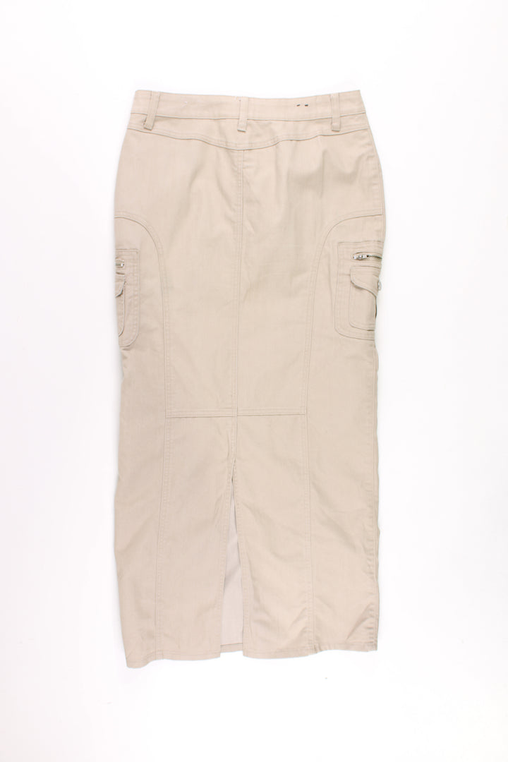 Vintage Y2k style tan cargo maxi skirt with zip up pockets on the side   good condition- faint mark on the front (see photos)  Size in Label:  10 (S)