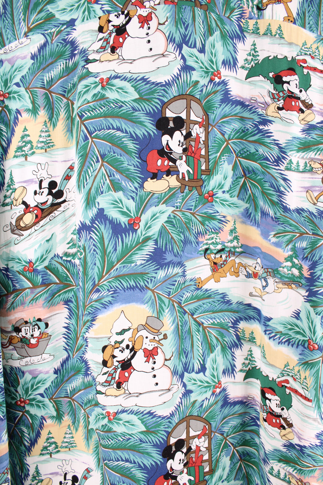 Vintage 90's Reyn Spooner, Mickey Mouse Disney Christmas Shirt in a green colourway, cartoon and Christmas print all over, button up and has a chest pocket.