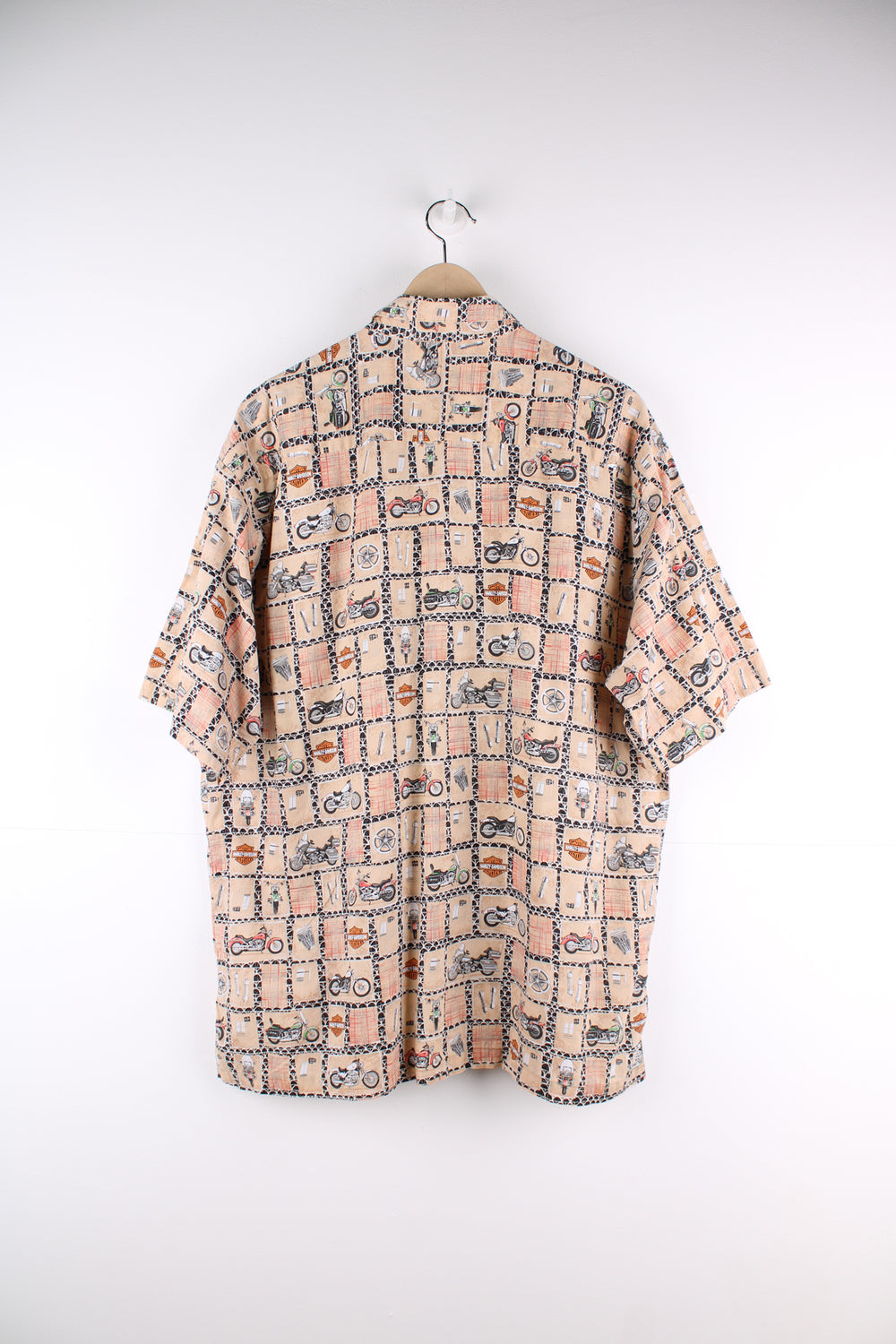 Harley Davidson Hawaiian Shirt in a tan colourway with all over motorbike and logo print, button up and has a chest pocket.