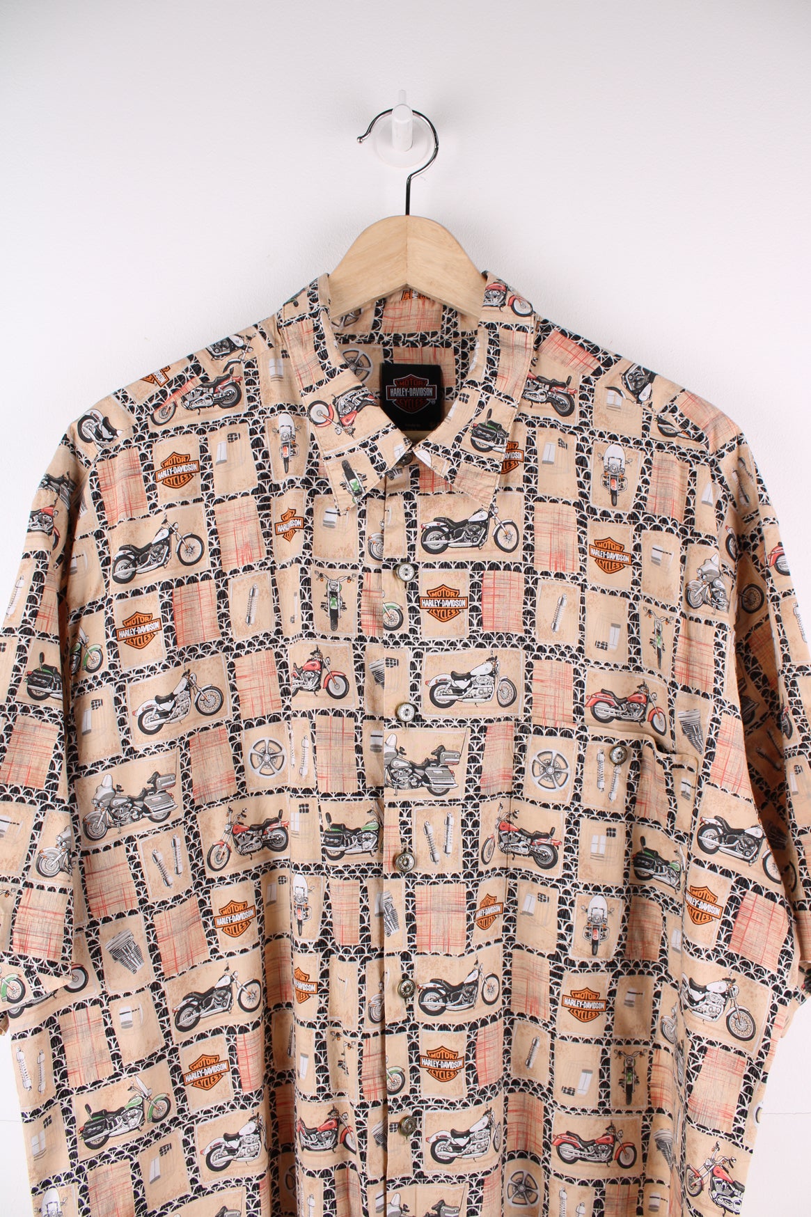 Harley Davidson Hawaiian Shirt in a tan colourway with all over motorbike and logo print, button up and has a chest pocket.