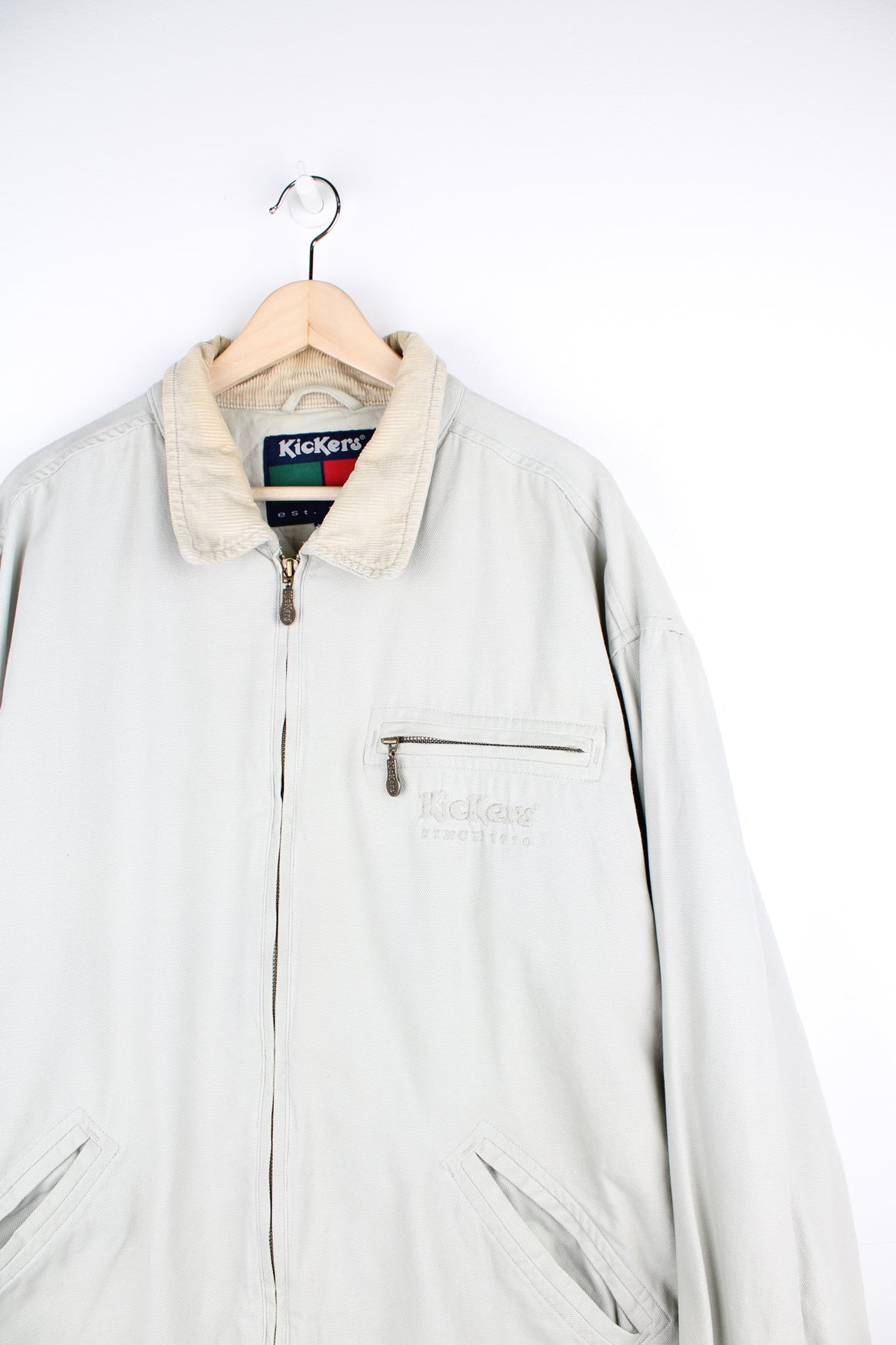 Cream denim jacket by Kickers. Slightly padded with cord lined collar and fill zip to close. good condition - some discoloration on the collar (see photos) Size in Label: Mens XL - Measures slightly larger/ over-sized