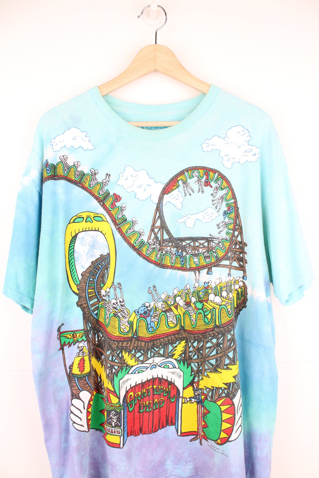 Liquid Blue, reproduction of a the 1993 Grateful Dead amusement park tee, features printed graphic on the front and back 