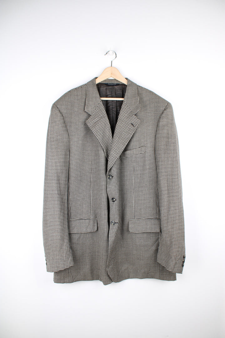 Vintage Burberry wool blazer in grey dogtooth tweed pattern. Closes with three buttons down the front.  good condition   Size on Label:  No Size - please see measurements below, Measures like a Mens XL