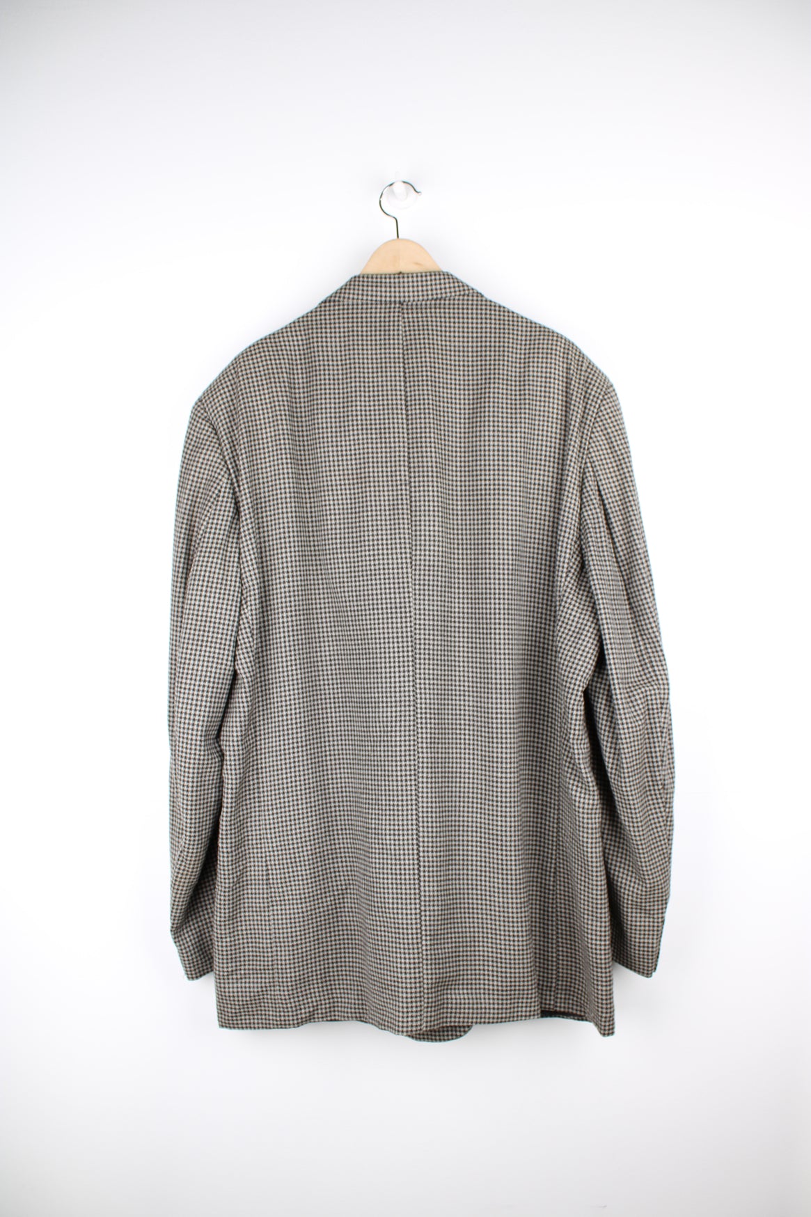 Vintage Burberry wool blazer in grey dogtooth tweed pattern. Closes with three buttons down the front.  good condition   Size on Label:  No Size - please see measurements below, Measures like a Mens XL