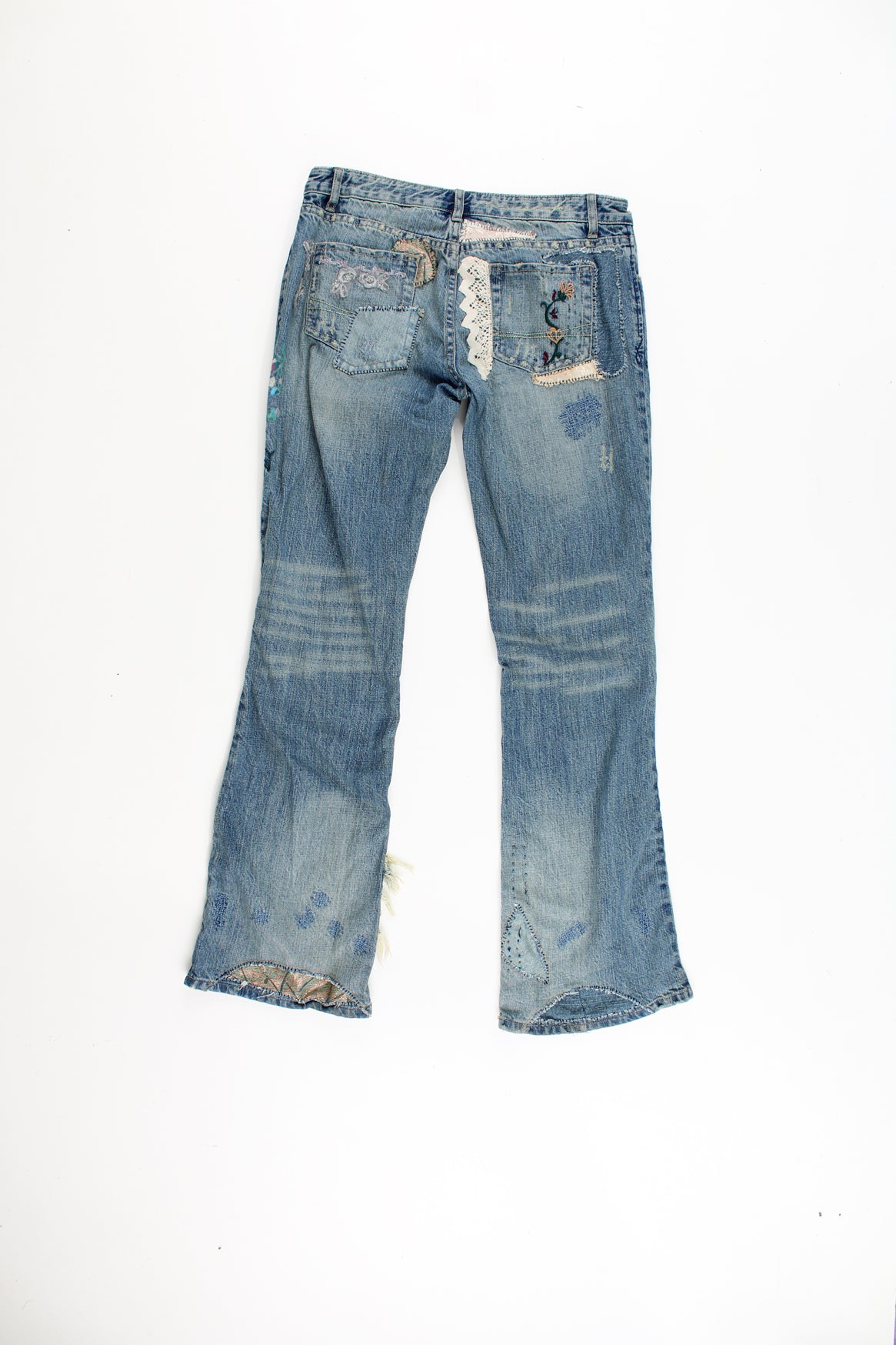 New Look low rise distressed jeans with multiple pockets, and has embroidered patterns and distressed style throughout the jeans.