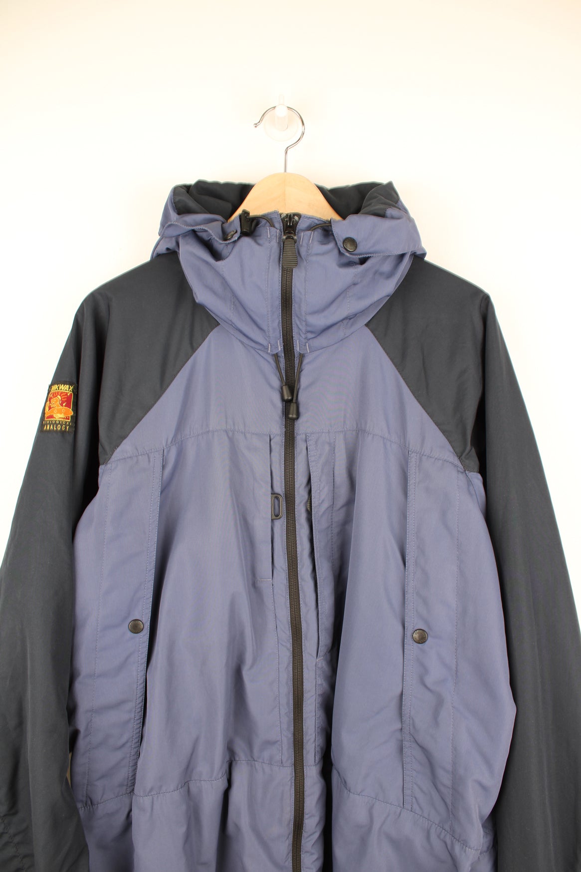 Paramo Nikwax Analogy Jacket in a blue colourway, zip up, multiple pockets, hooded and has the logo embroidered on the front and right sleeve.