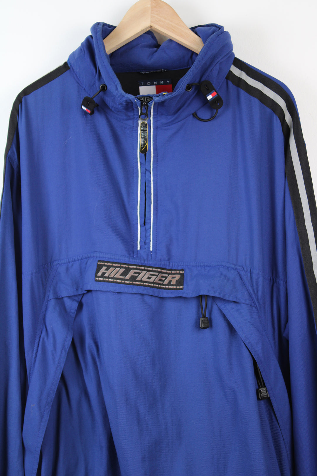 Tommy Hilfiger 1/4 zip windbreaker / lightweight foldaway jacket with embroidered logo on the chest