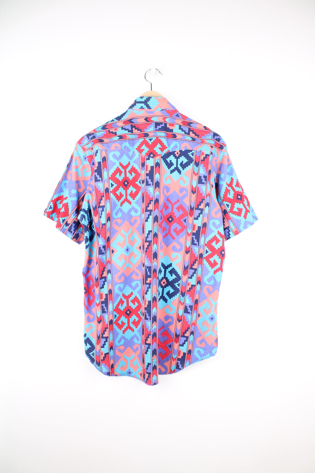 Vintage Wrangler short sleeved button up shirt in purple/coral features all over western style print and yoke on the front and back