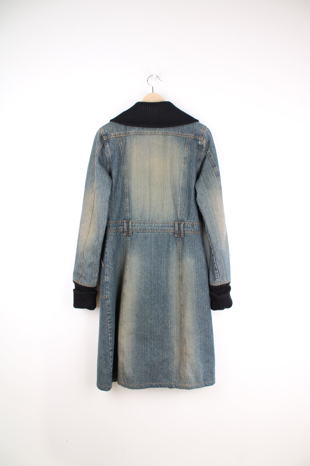 2000's full length/maxi button up denim coat by Morgan, features multiple pockets, quilted lining and elasticated cuffs and collar