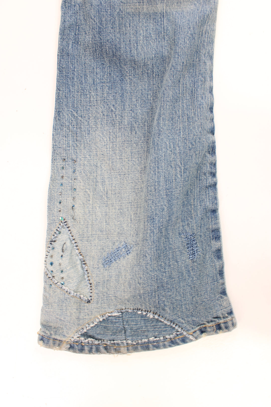 New Look low rise distressed jeans with multiple pockets, and has embroidered patterns and distressed style throughout the jeans.